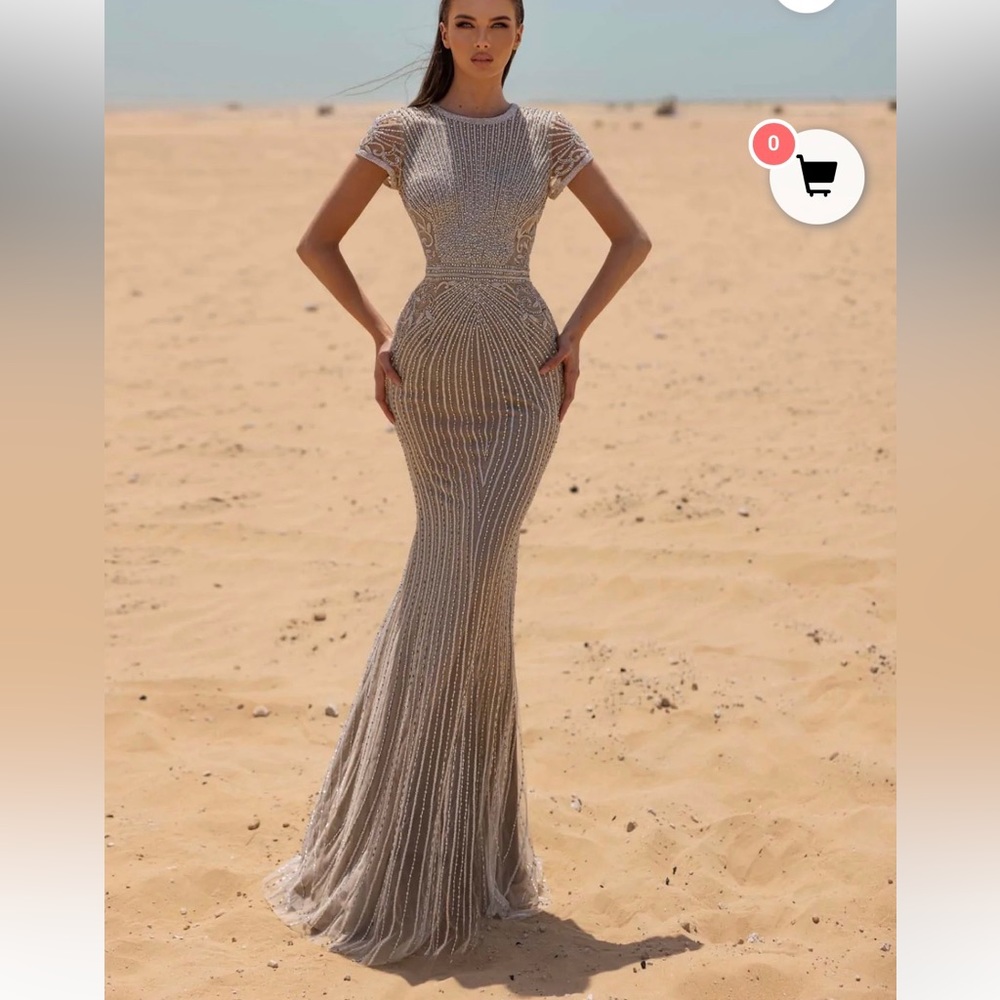 CHIC & HOLLAND Gown